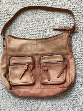 Rowallan hand-made fine leather purse
Utilitarian Gorpcore 90s vintage Y2K